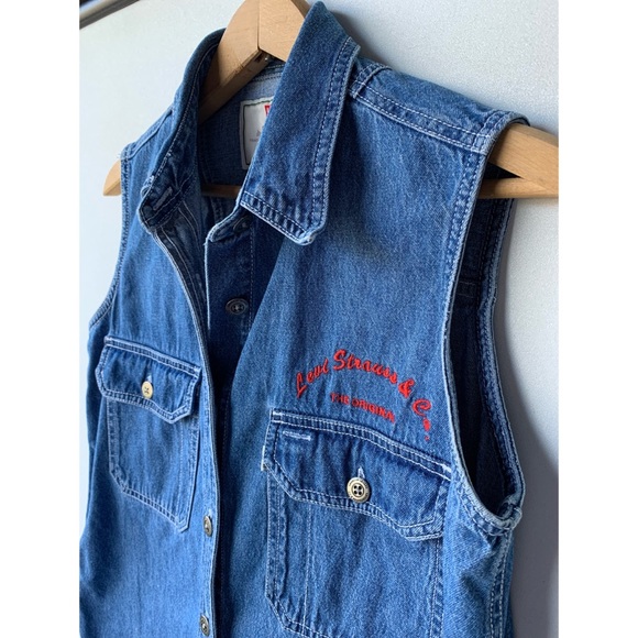 Medium, Levi’s, vintage classic denim boyfriend sleeveless button down top - Picture 5 of 15